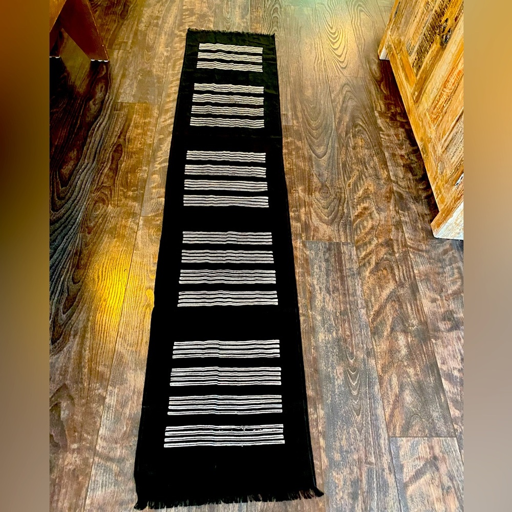 100% Linen silkscreened print wrap